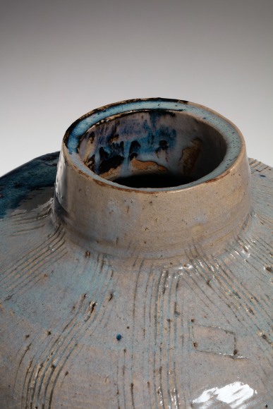 Rosanjin masterpiece Karatsu madara-glazed vessel featured in ArtFixDaily