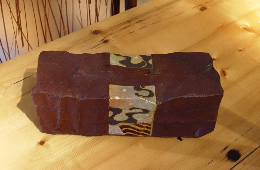 Rectangular three-tiered covered box with decoration of waves, 2012