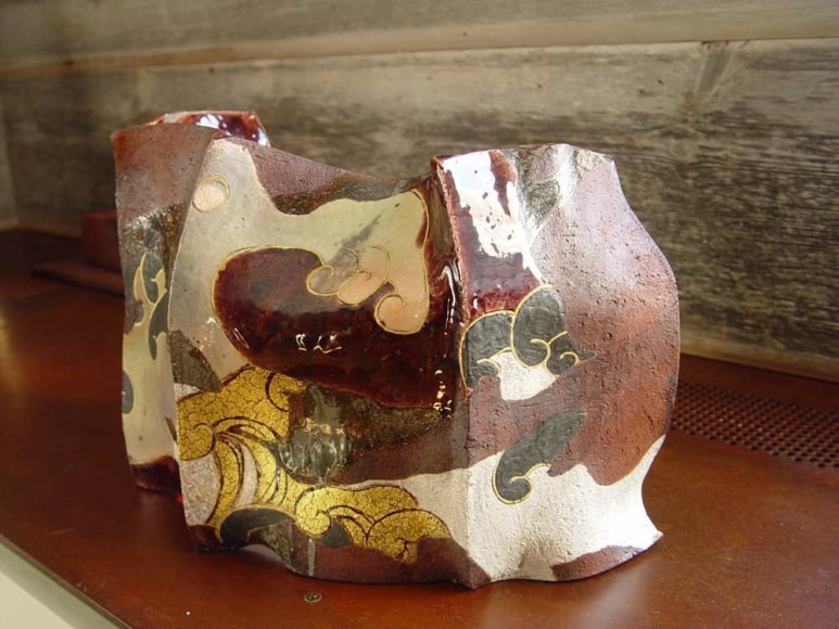 Pair of undulating screen-like forms with abstract kutani-glazed rimpa-inspired decoration of waves, 2012