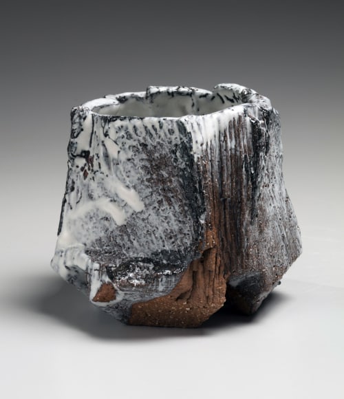 White Hagi-glazed teabowl with jūji wari kōdai (cross-formed split footed) base, 2017