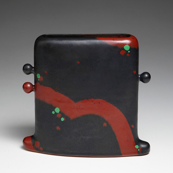 Morino Hiroaki Taimei, contemporary Japanese ceramics, red, black, flat, ears, contemporary potter, Japanese clay art, Japanese artist, glazed stoneware, sculpture, object