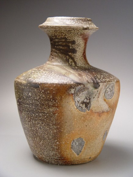 SHIMAOKA TATSUZO Vase with lightly visible impressed-rope pattern design and tapered neck 