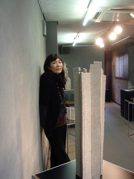 Visiting Kishi Eiko in Japan, 2008. Photo by Joan Mirviss.&nbsp;