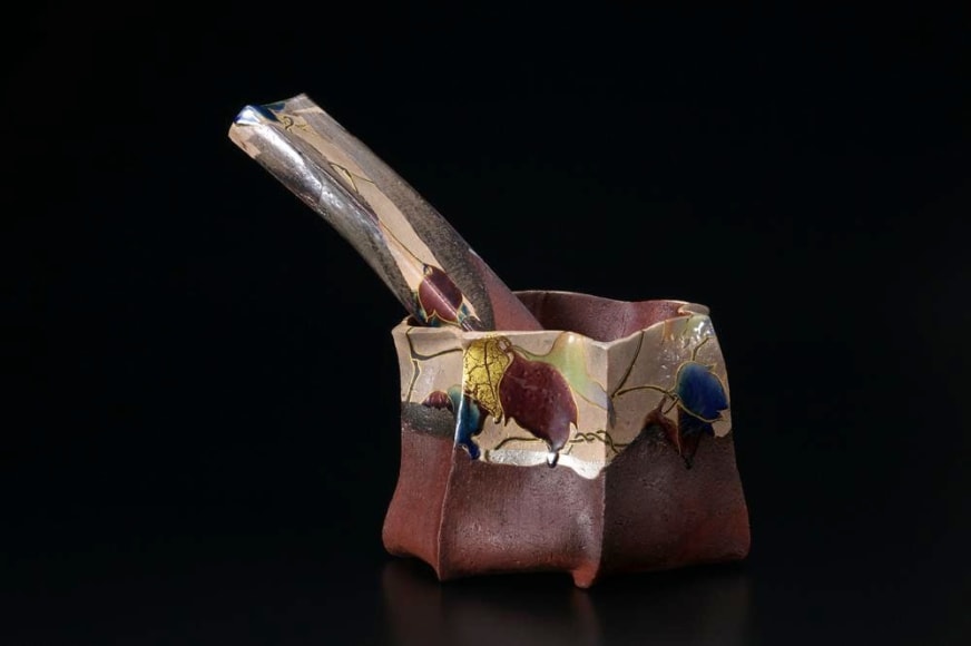 Softly pleated vessel with separate ladle-rest decorated with motif of grasses, 2012