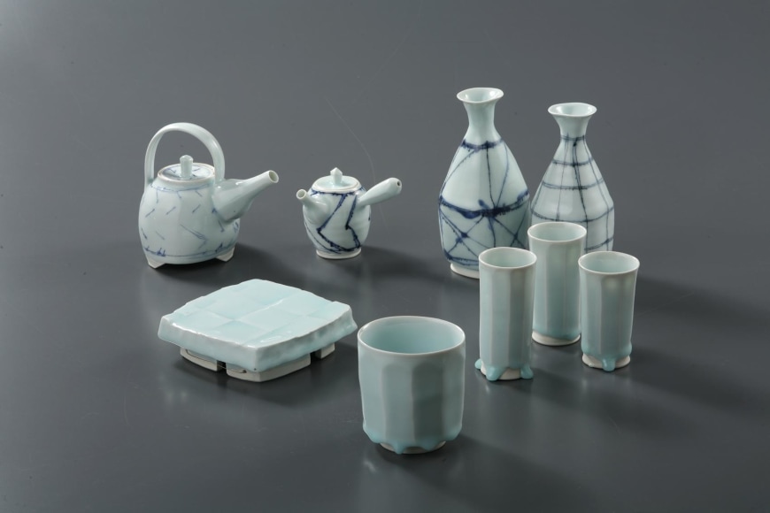 Grouping of smaller wares