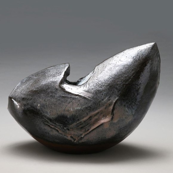 Kaneta, Masanao, Kaneta Masanao, hook, grey, gray, kurinuki, scooped, vessel, Hagi, hagi glazed, glazed, stoneware, ash glazed, white, pink, dark brown, Japanese, ceramics, contemporary, 2015