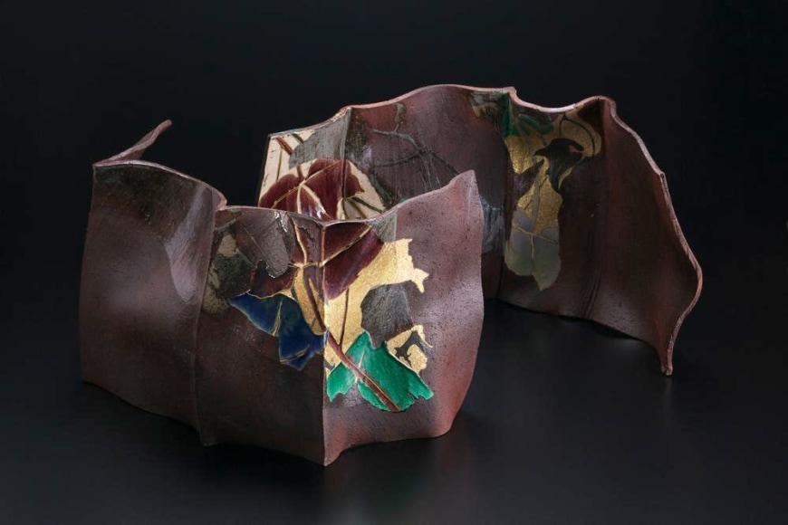 Pair of undulating screen-like forms with abstract kutani-glazed rimpa-inspired decoration of ivy, 2012