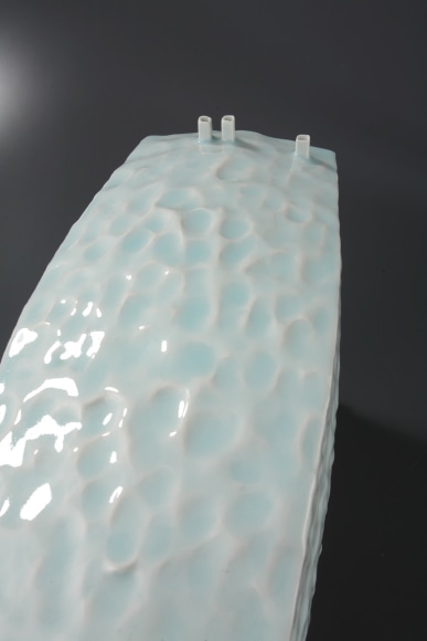 Kay&ocirc;  - Rectangular ancient Chinese house-inspired sculpture with blue-white seihakuji glaze (Inv# 6247)