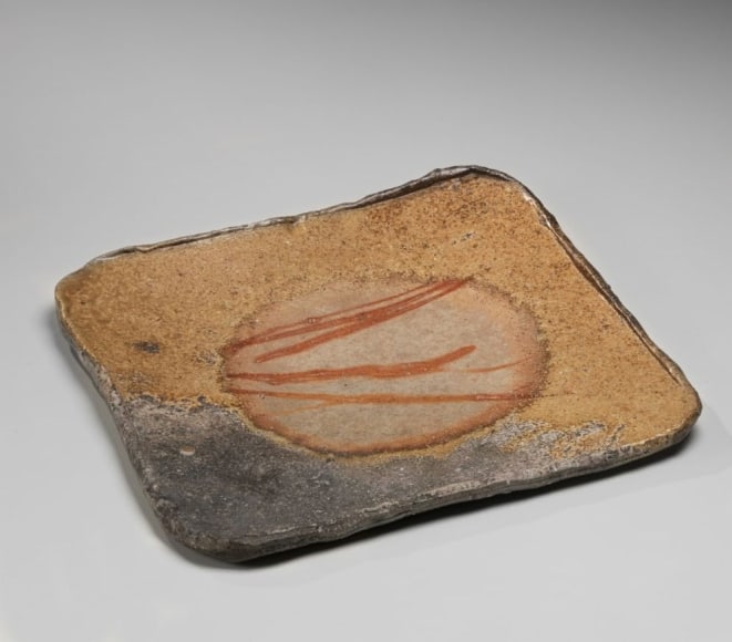 Bizen square platter with hidasuki (fire markings)