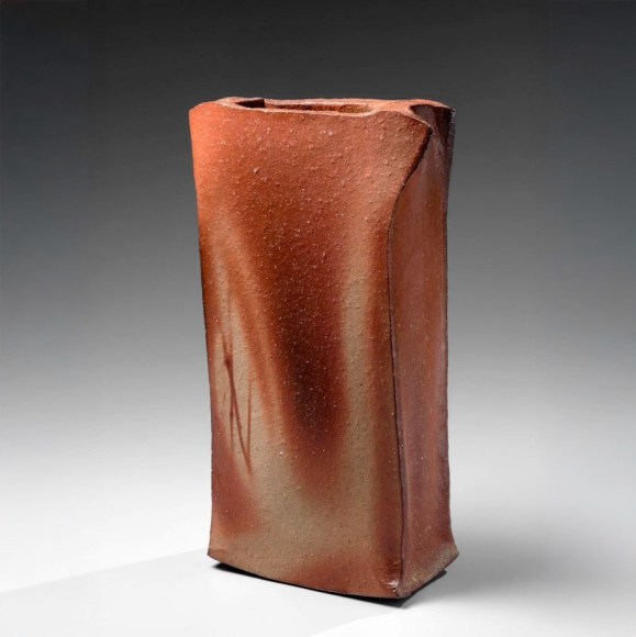 Large rectangular bizen vessel with extended, pinched upper edges