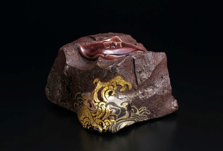 Mizusashi water jar with glazed ceramic cover with a rimpa-style wave design, 2012