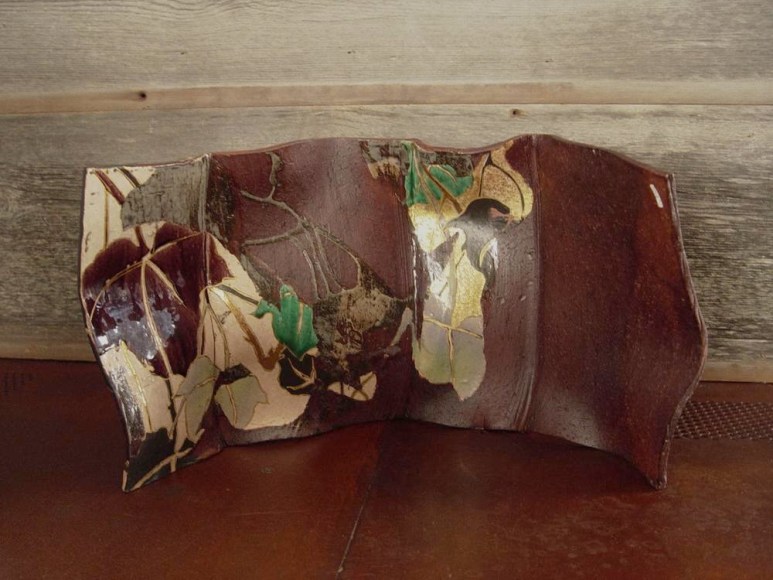 Pair of undulating screen-like forms with abstract kutani-glazed rimpa-inspired decoration of ivy, 2012