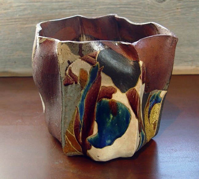 Softly pleated vessel with separate ladle-rest decorated with motif of the Yatsuhashi Eight Bridges, 2012