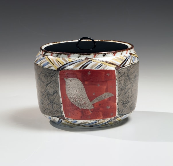 Maeda Masahiro (b. 1948), Faceted water jar decorated with bird motif