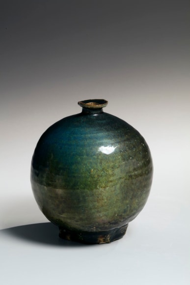 Slightly flattened round oribe-glazed vessel with kiln effect