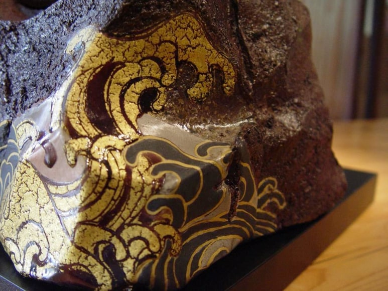 Mizusashi water jar with glazed ceramic cover with a rimpa-style wave design, 2012