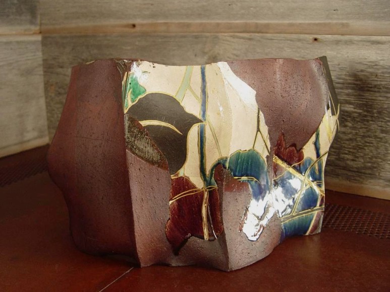 Pair of undulating screen-like forms with abstract kutani-glazed rimpa-inspired decoration of ivy, 2012