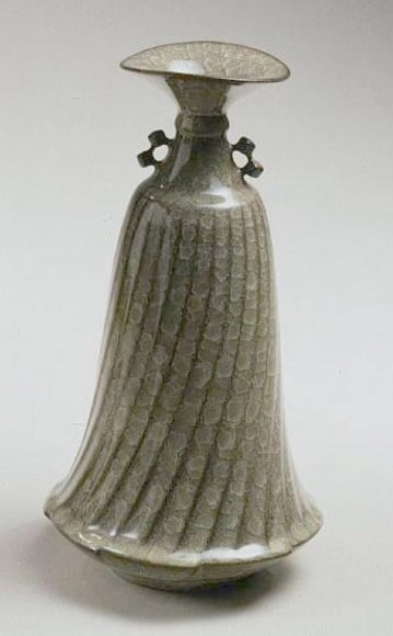 Eared crackle-glaze celadon swirling bottle with open mouth, 2002