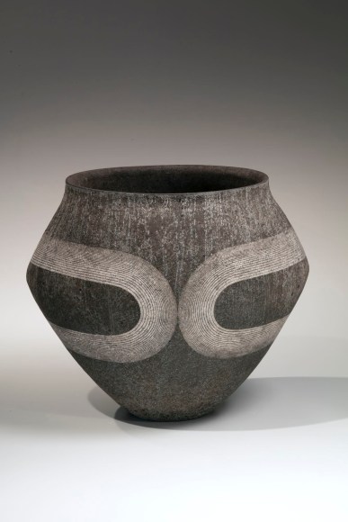 Narrow footed slope shouldered gray vessel with meader pattern in silver glaze, 2017