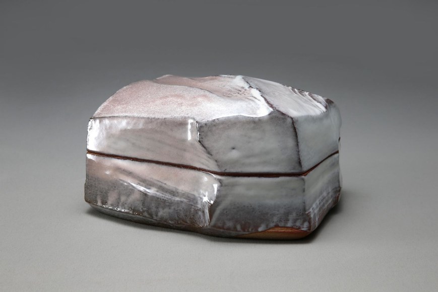Hagi white-glazed rectangular box with white, pink and grey tones in the glaze, and kiln effects along the base, 2012