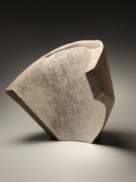 HOSHINO KAYOKO Sculptural standing gray vessel 