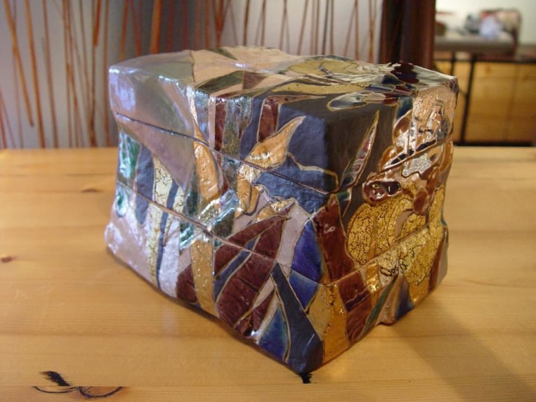 Three-tiered covered box with polychrome design of iris and Yatsuhashi Eight Bridges, 2012