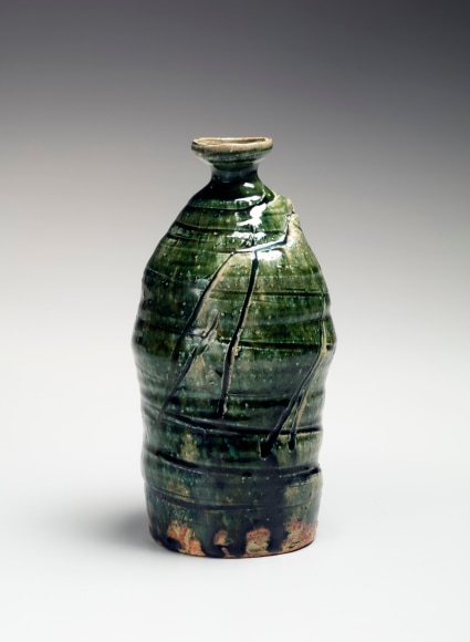 Oribe-glazed tokkuri-style vase with incised linear patterning