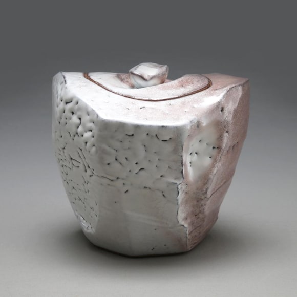 Kaneta, Masanao, Kaneta Masanao, water jar, mizusashi, waterjar, kurinuki, scooped, vessel, Hagi, hagi glazed, glazed, stoneware, ash glazed, kiln effect, kairagi, white, pink, dark brown, Japanese, ceramics, contemporary, 2014