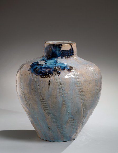 Rosanjin masterpiece Karatsu madara-glazed vessel featured in ArtFixDaily