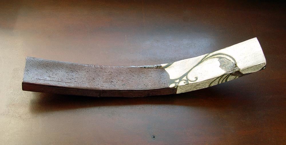 Softly pleated vessel with separate ladle-rest decorated with motif of the Yatsuhashi Eight Bridges, 2012