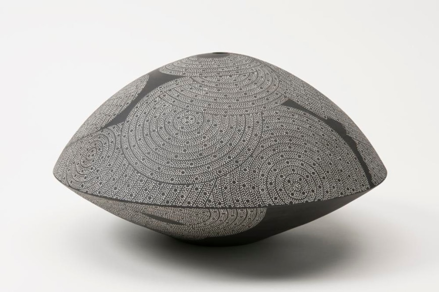 Kitamura, Junko, Kitamura Junko, contemporary, Japanese, ceramics, dots, concentric, design, textile, black, brown, white, stoneware, slip, glaze, inlay, round, vessel, objet, 2015
