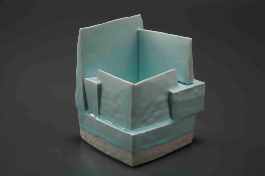 Kay&ocirc; - Cube shaped ancient Chinese house-inspired sculpture with blue-white seihakuji glaze (Inv# 6254)