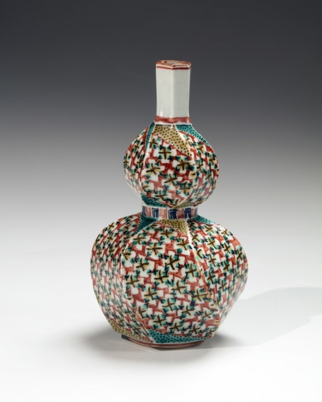Tomimoto Kenkichi (1886-1963), Sake flask with 4-petal floral pattern