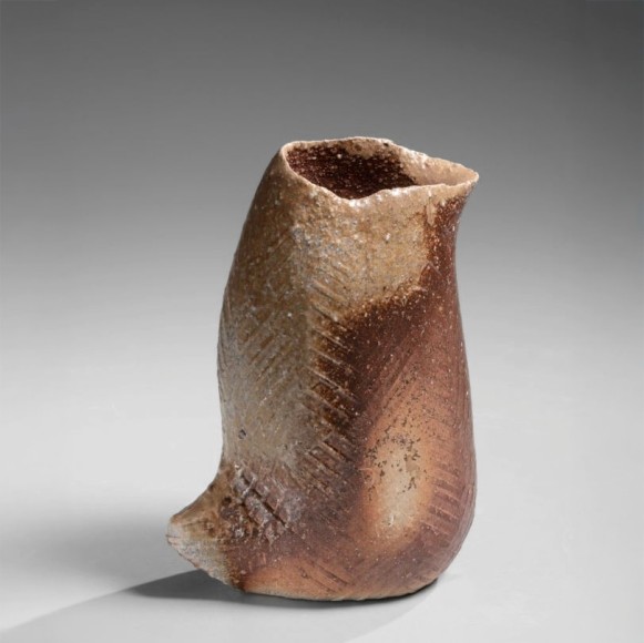 Bizen &quot;bird&quot; vase form