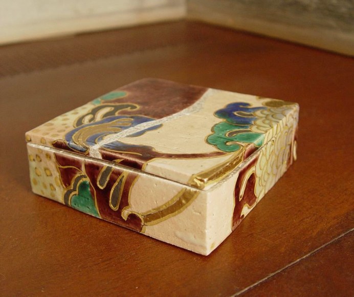 Covered small box with design of chrysanthemums, titled Fuku-bako or Lucky Box, 2012