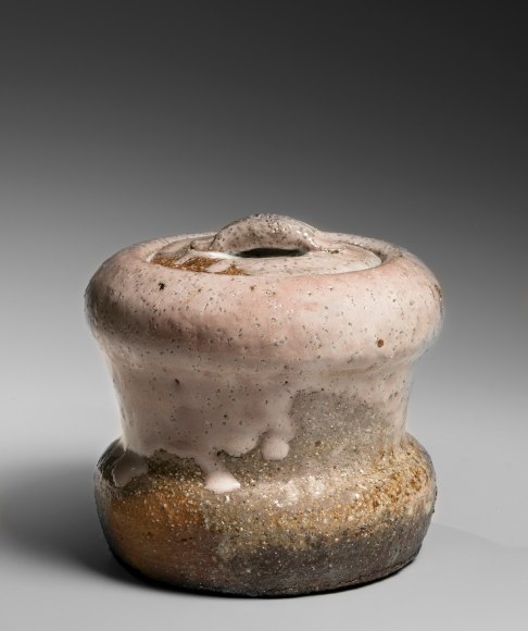 Latest exhibition features Bizen and Hagi ware