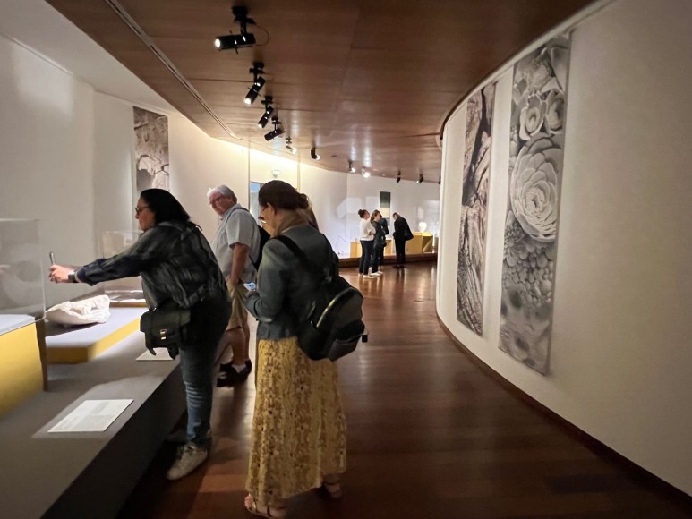 Visitors to &quot;Toucher le feu&quot;