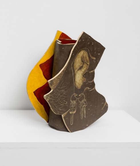 Ceramic sculpture by Gabriela Vainsencher