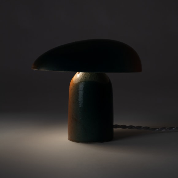 Illuminated lamp with ombre raku glaze