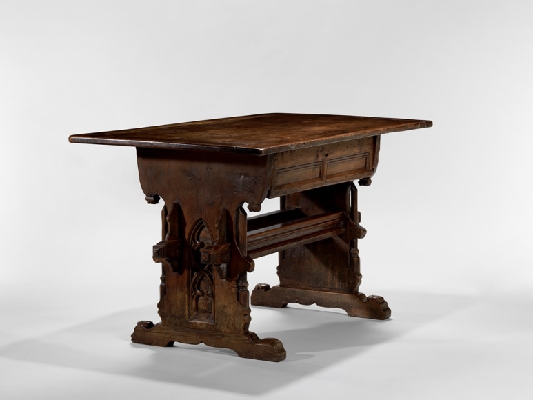 picture of medieval table in a gray room