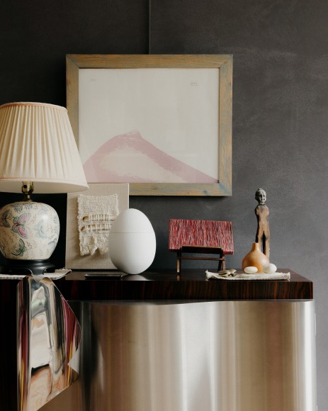 Suzanne Demisch&rsquo;s living room as seen from the dining room. On the easel, textiles by Sheila Hicks and a painting by Mercedes Matter. (Photo: William Jess Laird)
