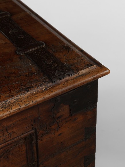 picture of a medieval trunk in a gray room