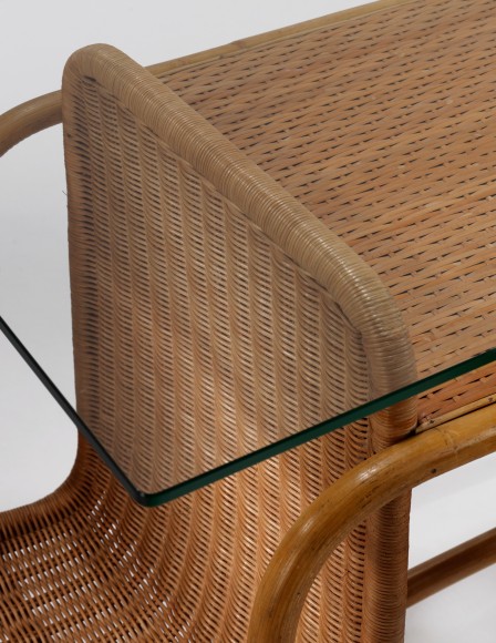 rattan desk with glass top, detail of the top with glass