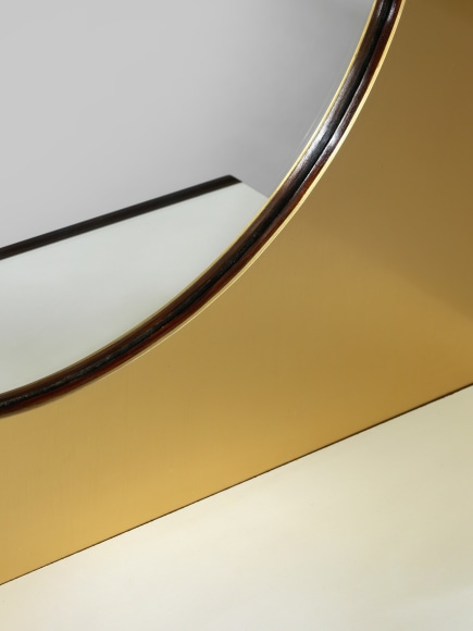 Detail of aluminum and mirrored glass