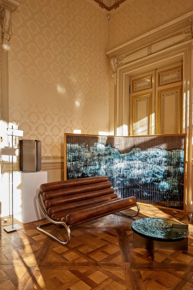 installation photo of Design Miami Paris with furnitures by various designers.