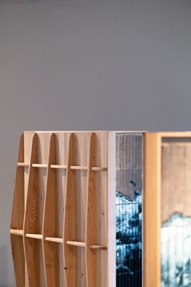 Image of Azulejos panels by Noe Mis in a room with details of ceramic and blue tiles.