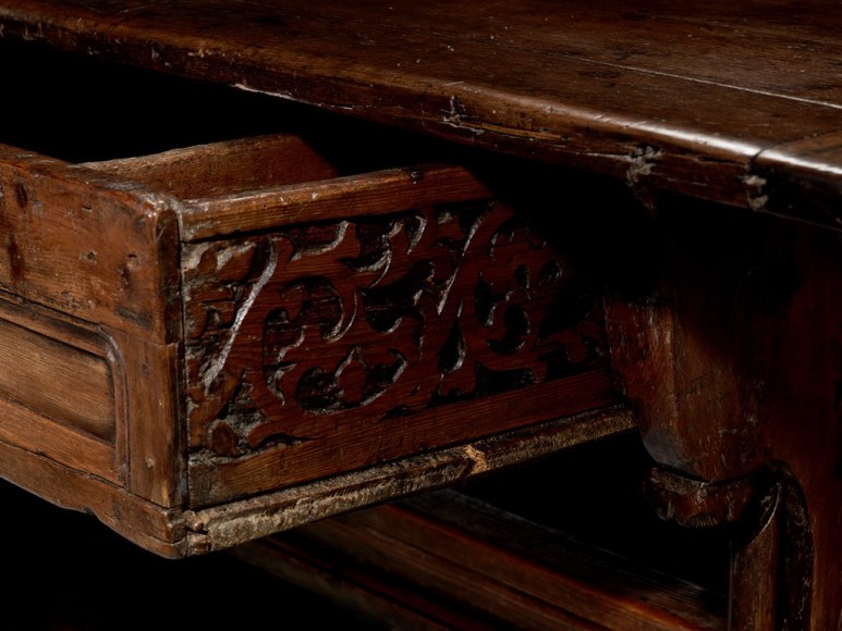 picture of medieval table in a gray room