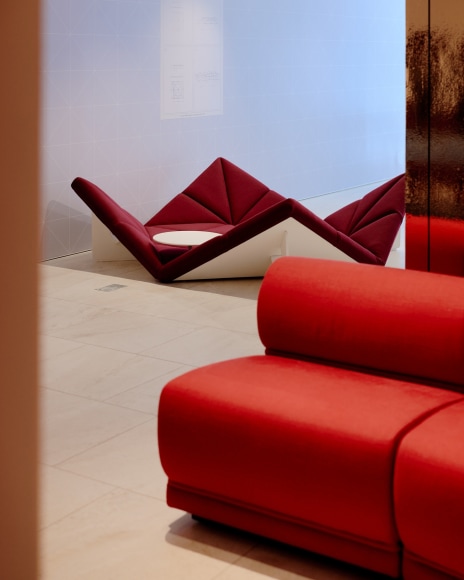 View of Paulin tapis siege on the floor of the gallery.