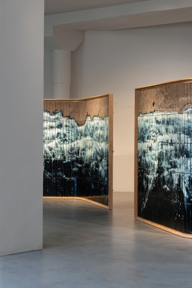 Image of Azulejos panels by Noe Mis in a room with details of ceramic and blue tiles.