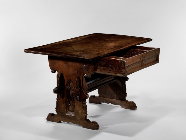 picture of medieval table in a gray room